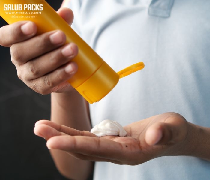 Mẫu tuýp nhựa đựng kem chống nắng cho nam màu đen nhám mờ in nhãn theo yêu cầu